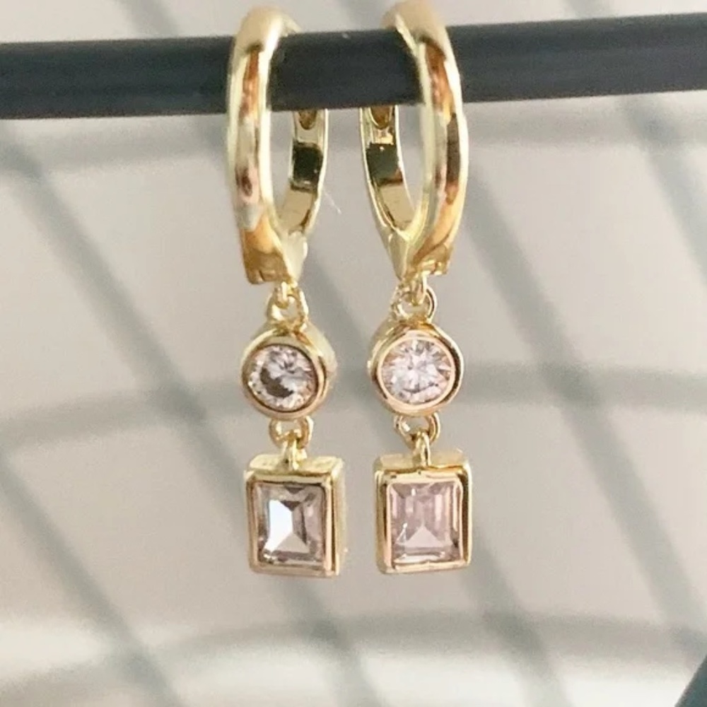 NEW SHASHI Drop Huggie Earrings - Picture 1 of 7